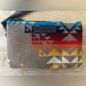 Pendleton wristlet wallet